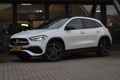 Mercedes-Benz Gla-klasse 250 e solution amg line | night pakket | sfeerverlichting | nap | keyless go | panoramadak | camera