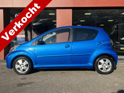 Toyota Aygo 1.0-12v dynamic blue automaat | airco | lmv