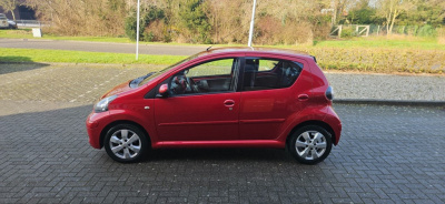 Toyota Aygo 5drs aspiration red uitv. nl auto / nap / 66.972 km !!