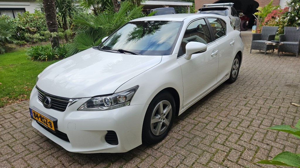 Lexus Ct 200h parelmoer1.8 hybrid nl auto / nap