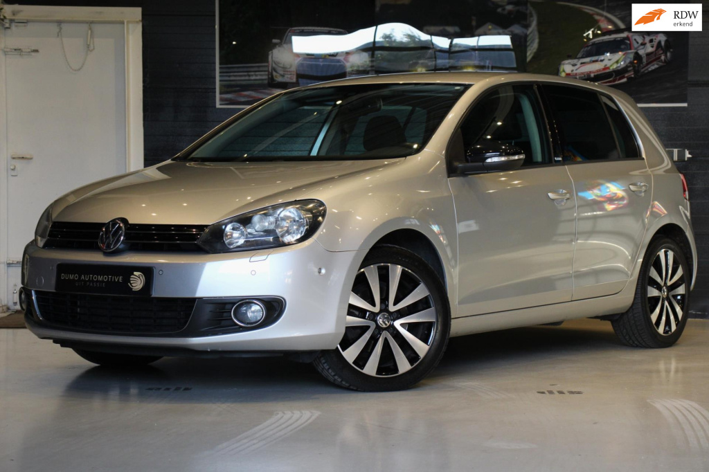 Volkswagen Golf 1.2 tsi comfortline bluemotion - automaat - cruise control - navi - stoelverwarming - pdc voor + achter