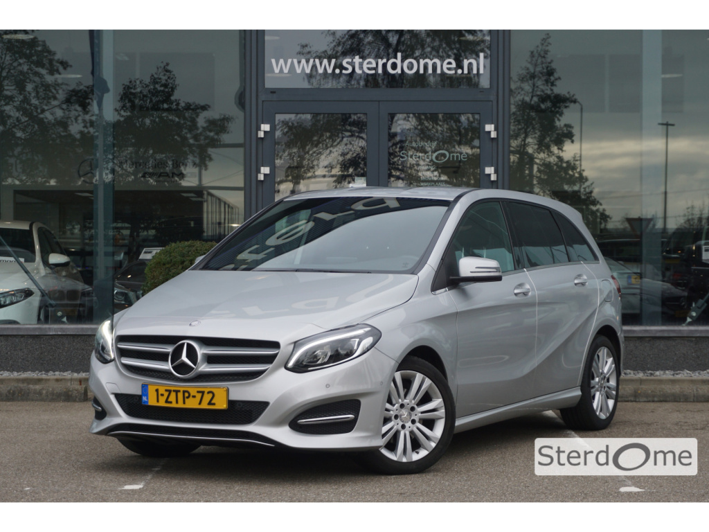 Mercedes-Benz B-Klasse 180 ambition style l facelift uitvoering l xenon l pts l privacy glas l trekhaak l airco l navigatie airco l tempomaat l