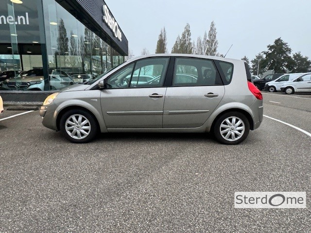 Renault Scenic 2.0-16v tech line l panoramadak l trekhaak l airco l parrot l apk tot 30 september 2025