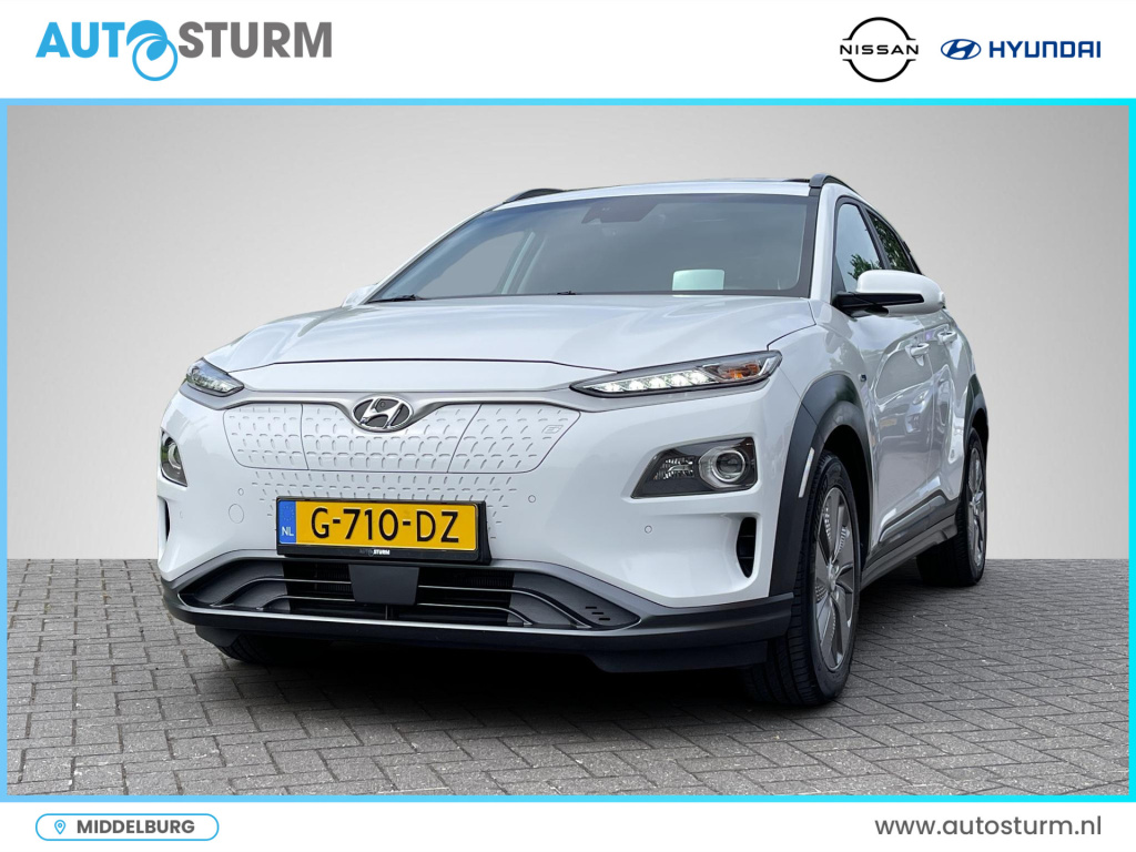 Hyundai Kona ev premium 64 kwh sky | head-up display | stuur- + stoelverwarming | leder | schuif-/kanteldak | navigatie | camera | adapt. cruise control | rijklaarprijs!