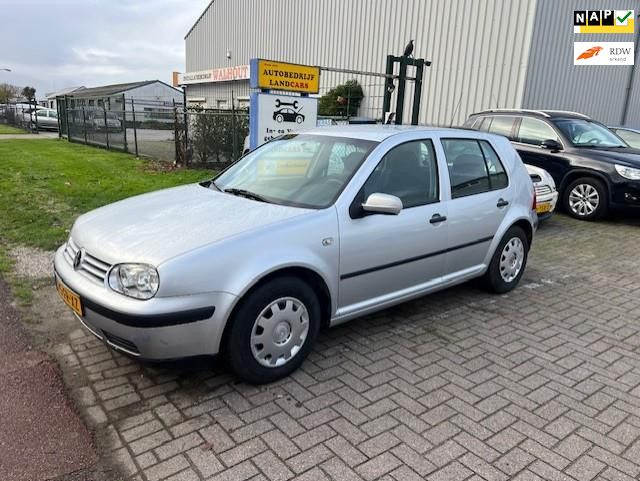 Volkswagen Golf 1.6-16v trendline