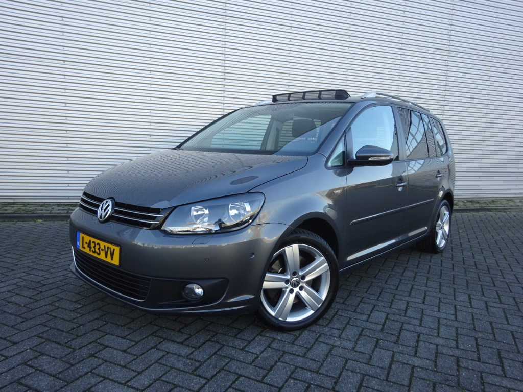 Volkswagen Touran 1.4 tsi highline automaat / panoramadak / cruise control / lm velgen