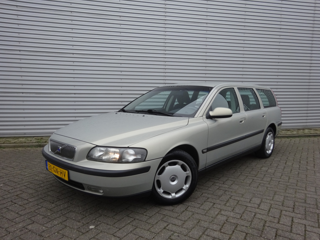 Volvo V70 2.4 comfort line 1e eigenaar / airco / cruise control / elektr. ramen / nap