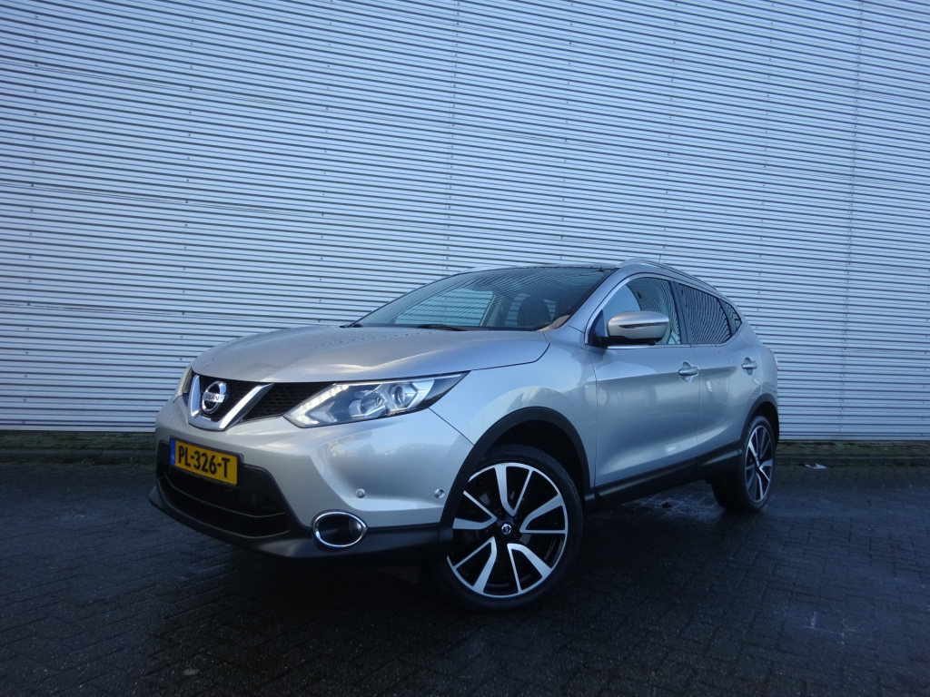 Nissan Qashqai 1.2 tekna 1e eigenaar / airco / navi / camera / parkeers. / trekhaak