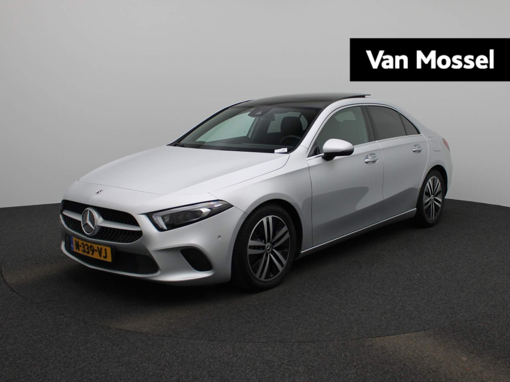 Mercedes-Benz A-Klasse 180 business solution | automaat | panorama dak | dab | leder |navigatie | parkeer sensoren | stoel verwarming | climate control | camera | lmv