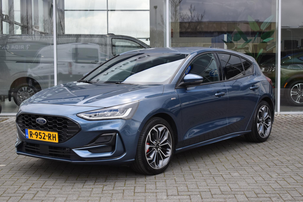 Ford Focus 1.0 ecoboost hybrid st line x | climate control | adaptieve cruise control | agr bestuurders stoel | 18"lichtmetalen velgen | achteruitrij camera | bang & olufsen premium geluidsysteem | apple carplay/android auto |