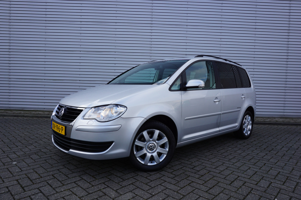 Volkswagen Touran 1.4 tsi trendline automaat / 7 persoons / airco / cruise / parkeers. /