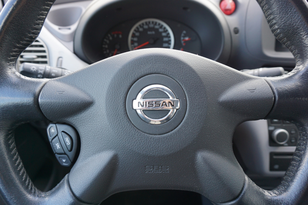 Nissan Almera Tino