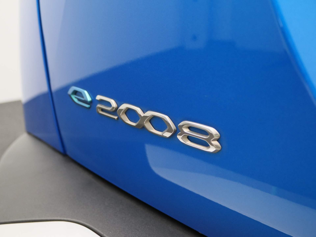 Peugeot E-2008