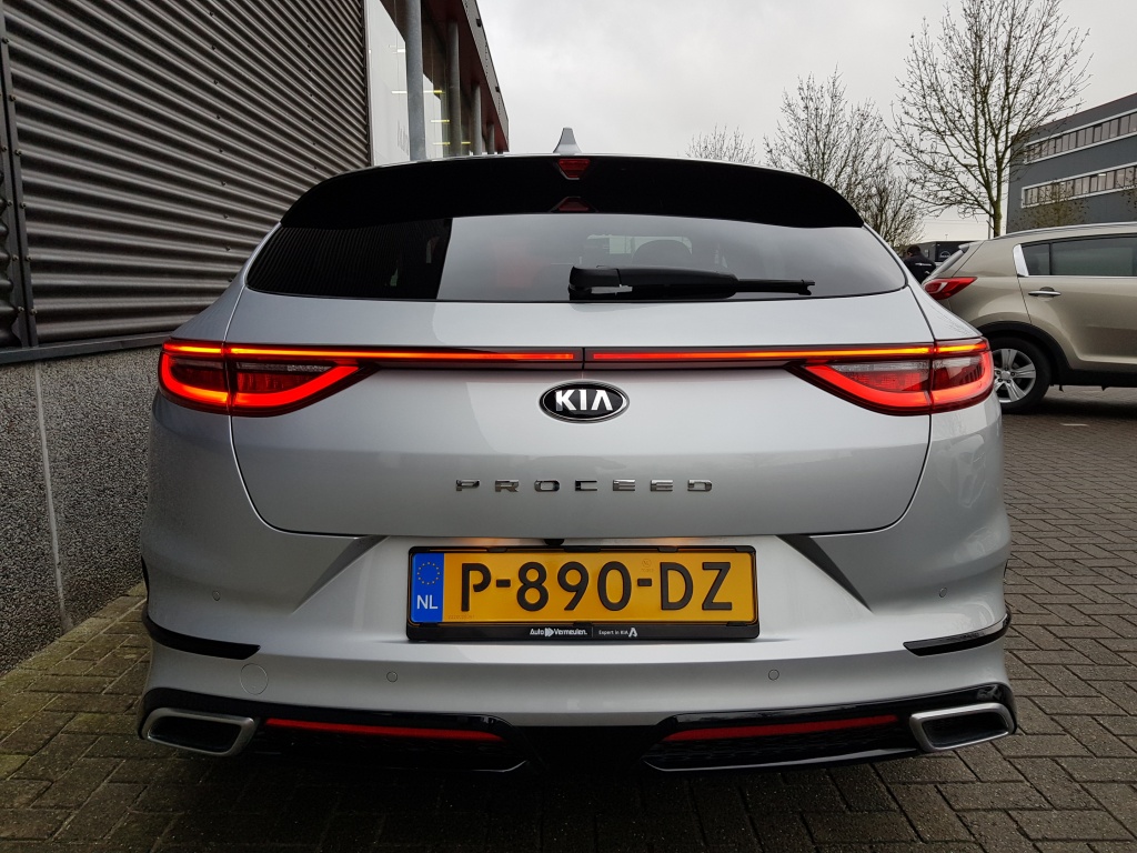 Kia Proceed