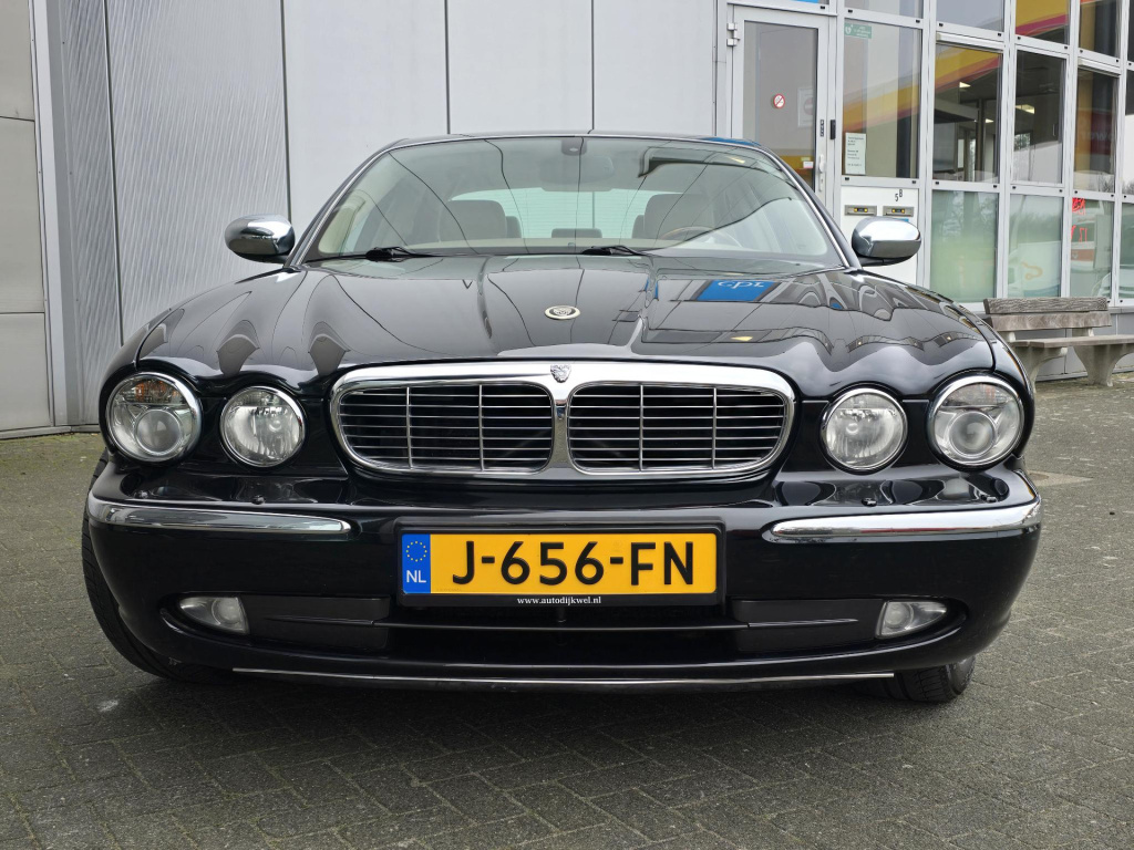 Jaguar Xj