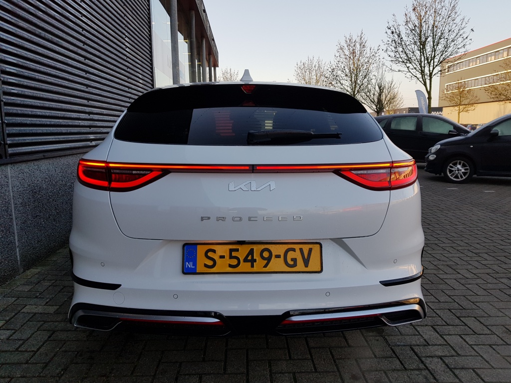 Kia Proceed