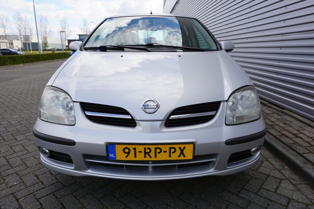 Nissan Almera Tino