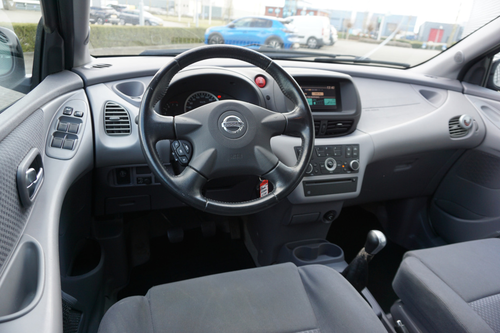 Nissan Almera Tino