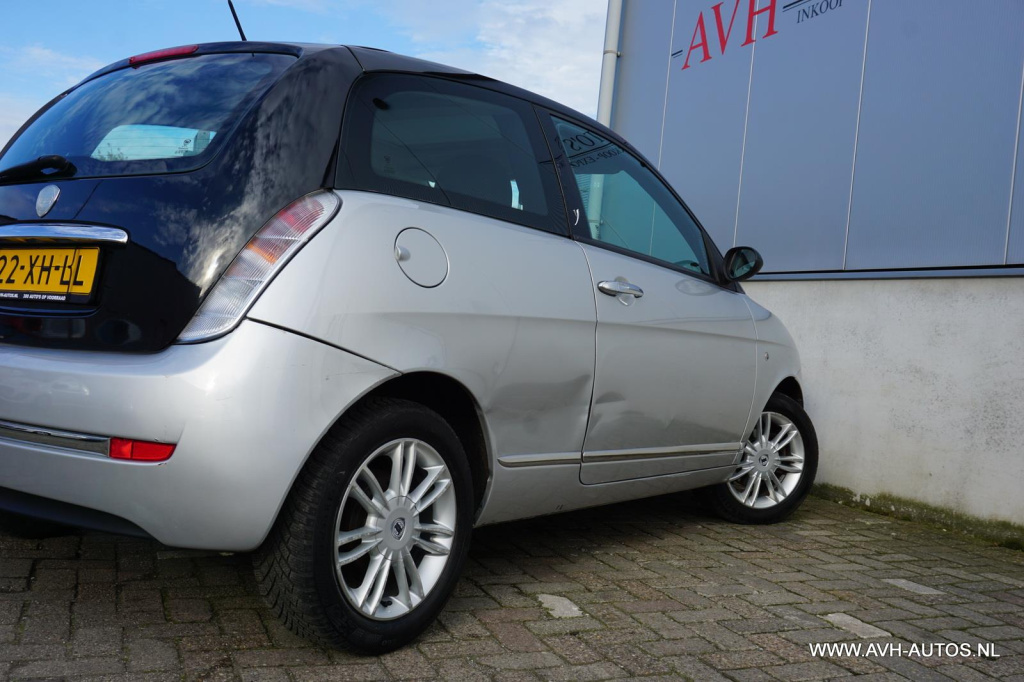 Lancia Y(psilon)